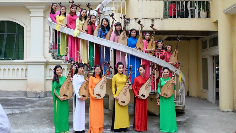 NSND Mai Phương và các học trò. NSND Mai Phương và các học trò.