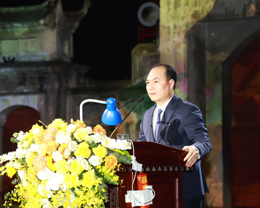 Chủ tịch UBND huyện Đông Anh đã ôn lại những truyền thống lịch sử vùng đất lịch sử này. Chủ tịch UBND huyện Đông Anh đã ôn lại những truyền thống lịch sử vùng đất lịch sử này.