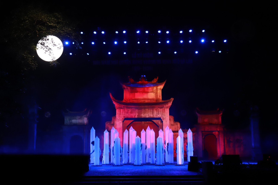 Chương trình nghệ thuật thực cảnh "Nam Giang dậy sóng/Quốc thống xưng vương". Chương trình nghệ thuật thực cảnh "Nam Giang dậy sóng/Quốc thống xưng vương".