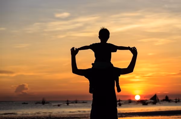 Hóa ra, anh đã có một cậu con trai năm nay gần 7 tuổi. Sự thật này chính anh cũng chỉ vừa biết trước tôi một tuần (ảnh minh họa). Hóa ra, anh đã có một cậu con trai năm nay gần 7 tuổi. Sự thật này chính anh cũng chỉ vừa biết trước tôi một tuần (ảnh minh họa).