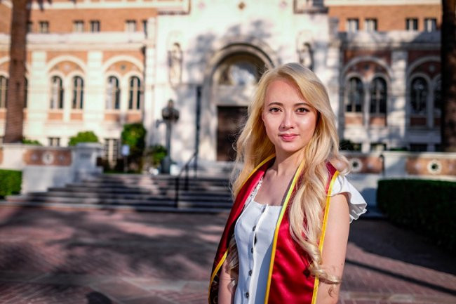 Cùng là những gương mặt ca sĩ nhí nổi bật, Xuân Nghi bị so sánh với Xuân Mai về sự thành công trong quá khứ.