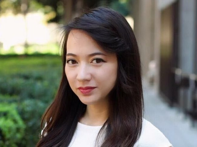 Tuy nhiên, khi đó, Xuân Nghi đã quyết định từ bỏ tất cả để đi du học và “đầu quân” vào trường đào tạo nghệ sĩ danh tiếng ở bang California của Mỹ.Trong những năm tháng định cư tại Mỹ, Xuân Nghi luôn ấp ủ việc trở lại với âm nhạc.