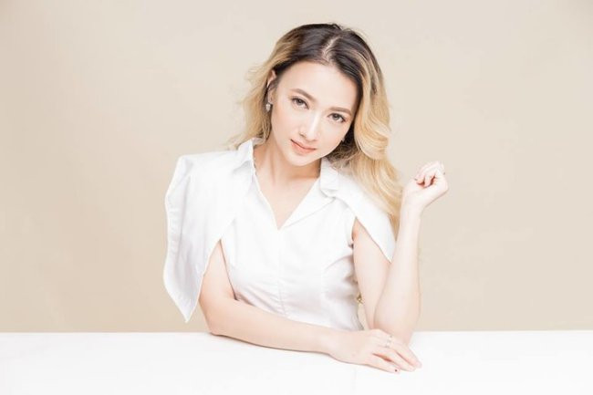 Cùng lứa với Xuân Mai, trong khi người bạn đã lập gia đình và có đến 3 con thì Xuân Nghi vẫn hưởng thụ cuộc sống độc thân, vui vẻ.