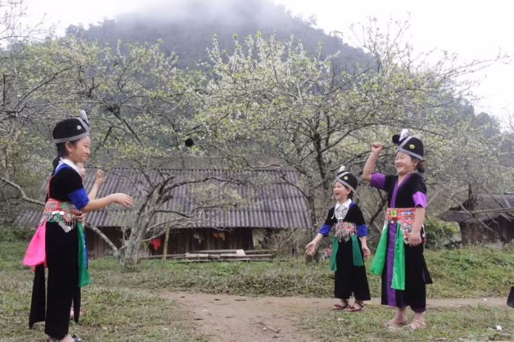 Học sinh vùng cao bảo tồn, phát huy văn hóa dân tộc