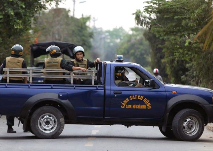 Lực lượng an ninh chốt chặn tại khu vực cánh đồng ấp Bốn Phú, huyện Củ Chi. Ảnh: CTV Lực lượng an ninh chốt chặn tại khu vực cánh đồng ấp Bốn Phú, huyện Củ Chi. Ảnh: CTV