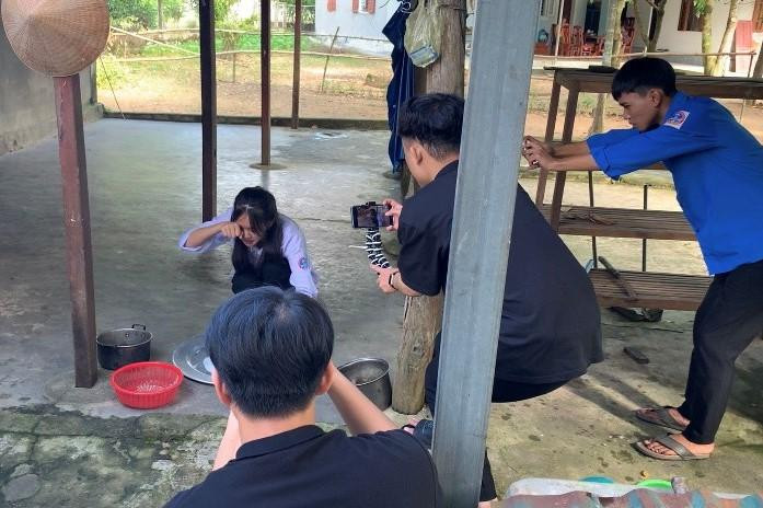 Hậu trường trong một tác phẩm dự thi. Hậu trường trong một tác phẩm dự thi.