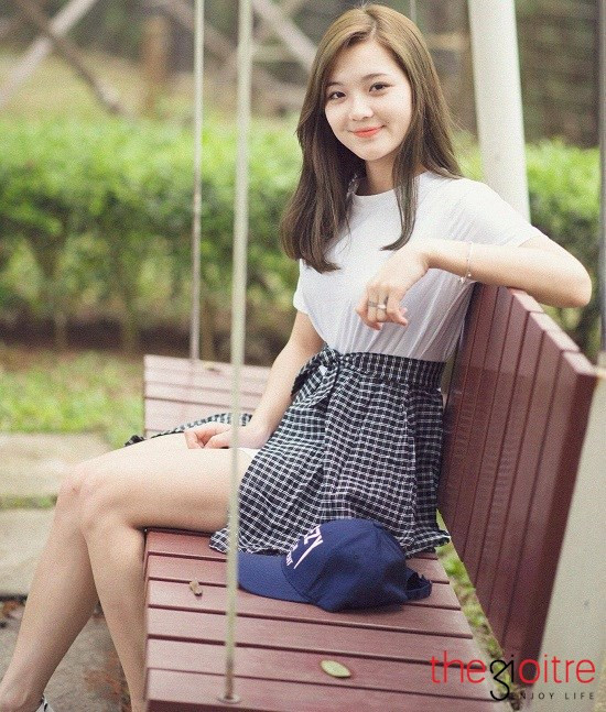 Sở thích không giống ai của 9X xinh đẹp kiếm tiền giỏi ảnh 1 Lê Thu Hương sinh năm 1993 là cựu sinh viên của tại ĐH Văn Hóa Hà Nội. Cô từng là gương mặt nữ sinh được chú ý nhiều nhất qua hình ảnh cô gái mặc đồ dân tộc HMông với khuôn mặt xinh xắn, nước da trắng ngần vào cuối năm 2015.
