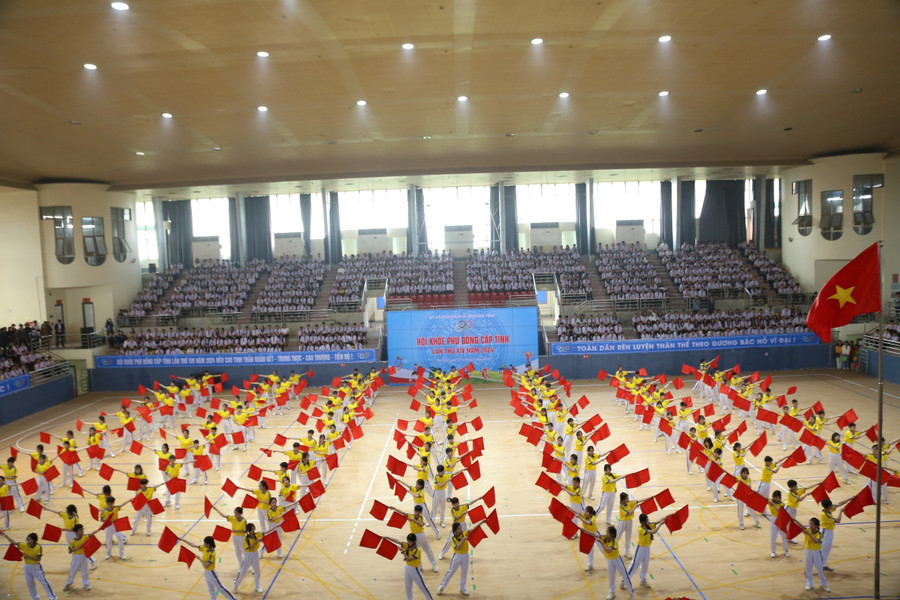 Màn đồng diễn của 555 em học sinh Màn đồng diễn của 555 em học sinh