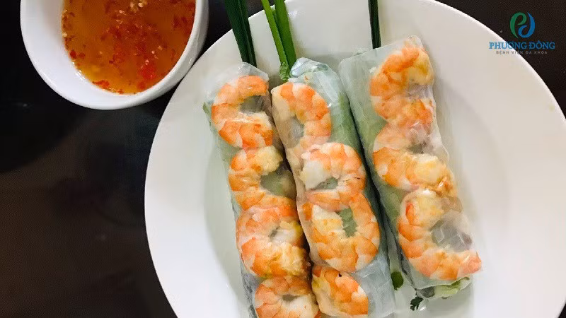 Gỏi cuốn tôm thịt là món ăn chống ngán ngày Tết được nhiều gia đình ưa thích.