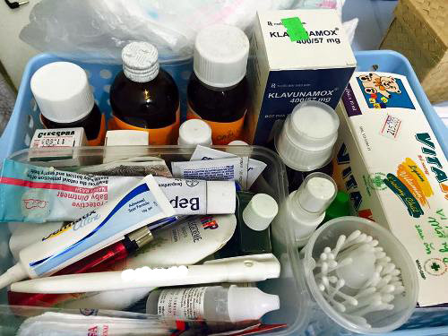 Chuẩn bị đầy đủ thuốc và vật dụng cần thiết cho những chuyến đi xa. Chuẩn bị đầy đủ thuốc và vật dụng cần thiết cho những chuyến đi xa.