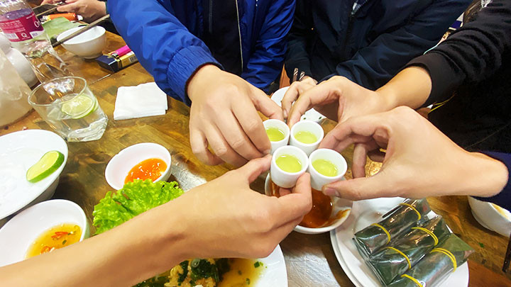 Theo các chuyên gia, rượu uống một chút có thể giúp hệ tiêu hóa hấp thu thức ăn tốt hơn, nhưng ngược lại, uống quá nhiều sẽ gây hại cho sức khỏe.