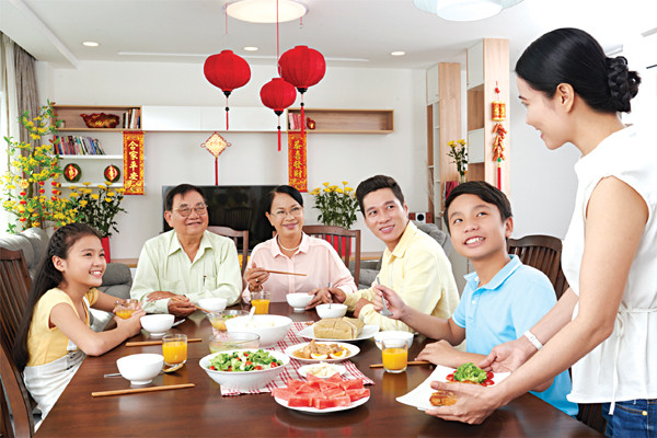 Cần có sự khéo léo trong chế biến, kết hợp xen kẽ các món giàu đạm, giàu béo thì ăn kèm với các loại rau củ quả, nên chọn cách chế biến các món luộc, hấp, nướng để hạn chế lượng dầu mỡ. Ảnh minh họa. Cần có sự khéo léo trong chế biến, kết hợp xen kẽ các món giàu đạm, giàu béo thì ăn kèm với các loại rau củ quả, nên chọn cách chế biến các món luộc, hấp, nướng để hạn chế lượng dầu mỡ. Ảnh minh họa.