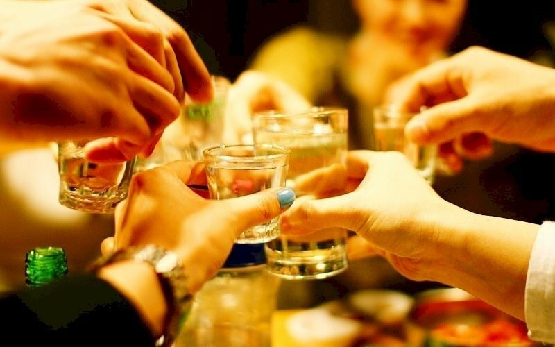 Ngày Tết chúc rượu nhau. Nguồn: Viện Dinh dưỡng. Ngày Tết chúc rượu nhau. Nguồn: Viện Dinh dưỡng.