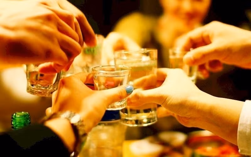 Ngày Tết chúc rượu nhau. Nguồn: Viện Dinh dưỡng.