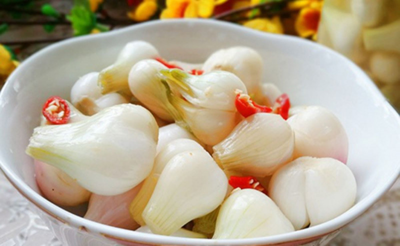 Hạn chế các thức ăn chiên, xào khó tiêu, nhiều gia vị, dưa, cà, các quả chua,… Ảnh minh họa. Hạn chế các thức ăn chiên, xào khó tiêu, nhiều gia vị, dưa, cà, các quả chua,… Ảnh minh họa.