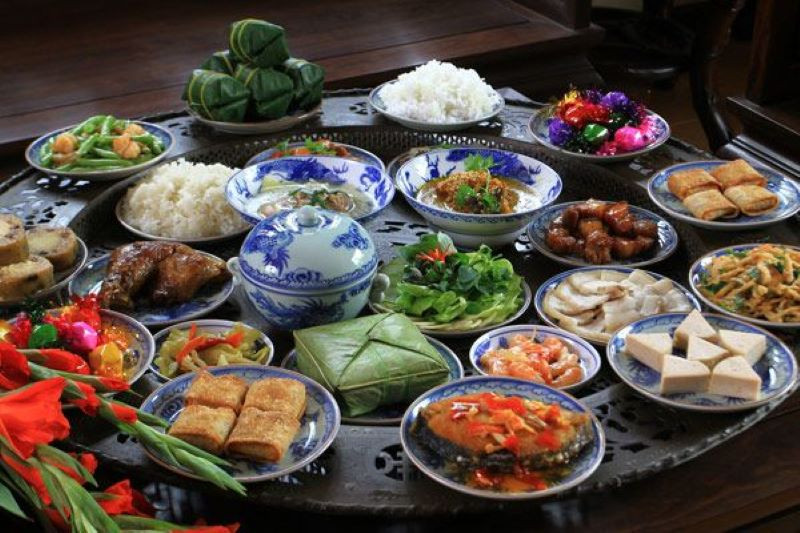 Mâm cao cỗ đầy ngày Tết được coi là "khắc tinh" với người mắc bệnh mạn tính. Mâm cao cỗ đầy ngày Tết được coi là "khắc tinh" với người mắc bệnh mạn tính.