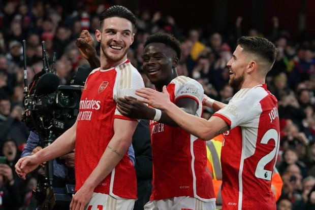 Arsenal phải thắng Everton và ngóng kết quả 2 trận còn lại của Man City. Arsenal phải thắng Everton và ngóng kết quả 2 trận còn lại của Man City.