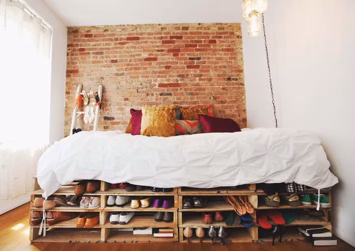 Recycled-Pallet-Bed-Frames-homesthetics-16 Recycled-Pallet-Bed-Frames-homesthetics-16