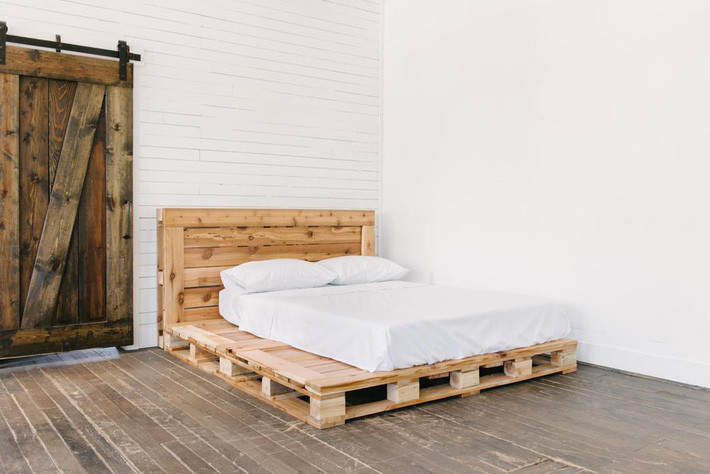 Queen_Pallet_Bed_with_cstudiohome_com_bedding_jpg_1000x Queen_Pallet_Bed_with_cstudiohome_com_bedding_jpg_1000x