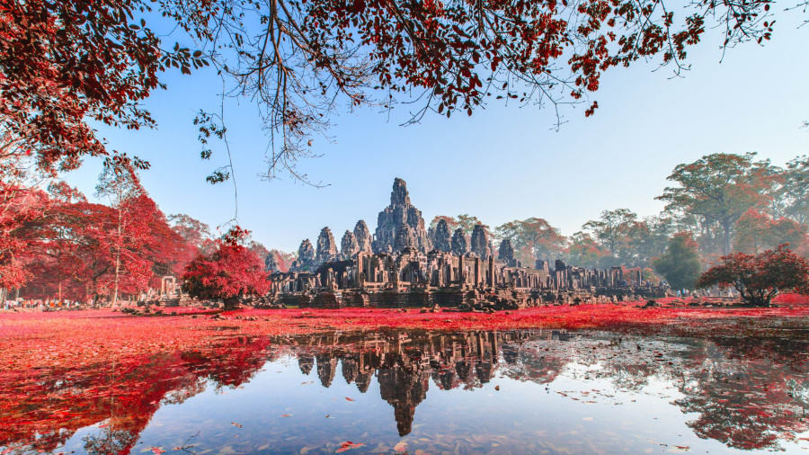 10. Vị trí cuối cùng trong danh sách là Campuchia - địa điểm thu hút vô số du khách mỗi năm bởi vẻ đẹp cổ với quần thể di tích Angkor Wat hay Angkor Thom. 10. Vị trí cuối cùng trong danh sách là Campuchia - địa điểm thu hút vô số du khách mỗi năm bởi vẻ đẹp cổ với quần thể di tích Angkor Wat hay Angkor Thom.