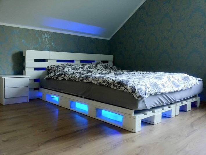 pallet-bed-with-lights pallet-bed-with-lights