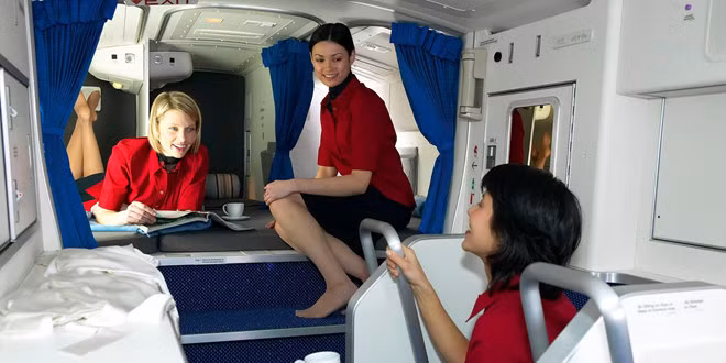 Phi công và tiếp viên hàng không ngủ ở đâu trên máy bay?