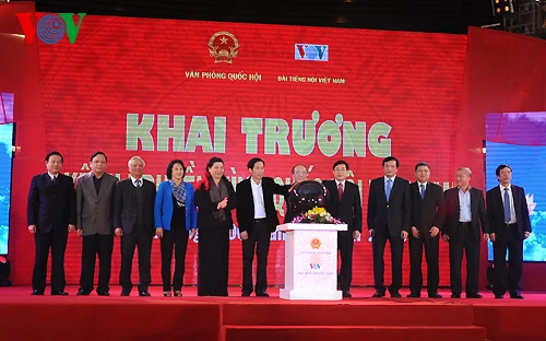 Chủ tịch Quốc hội bấm nút khai trương Kênh Truyền hình Quốc hội