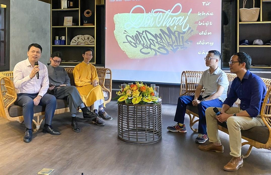 Triển lãm là kết quả của dự án sáng tác và trưng bày về thư pháp kết hợp với graffiti.