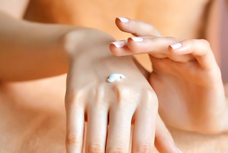 5 cách làm hay giúp bàn tay luôn sạch và trắng mịn 5 cach lam hay giup ban tay luon sach va trang min
