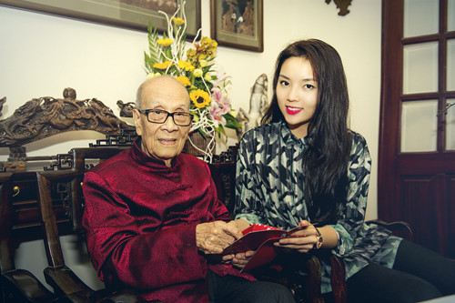 Giáo sư Vũ Khiêu sinh ra ở huyện Xuân Trường, Nam Định, cùng quê với Hoa hậu. KyDuyen4-2889-1424765566.jpg