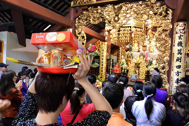 Chùa Hương đón hàng nghìn du khách ngày khai hội ảnh 8