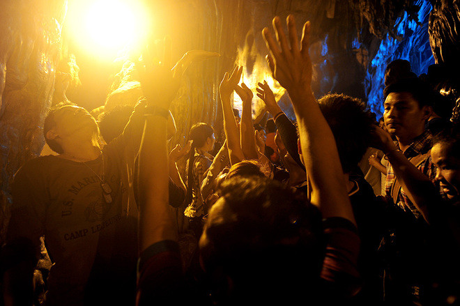 Chùa Hương đón hàng nghìn du khách ngày khai hội ảnh 12