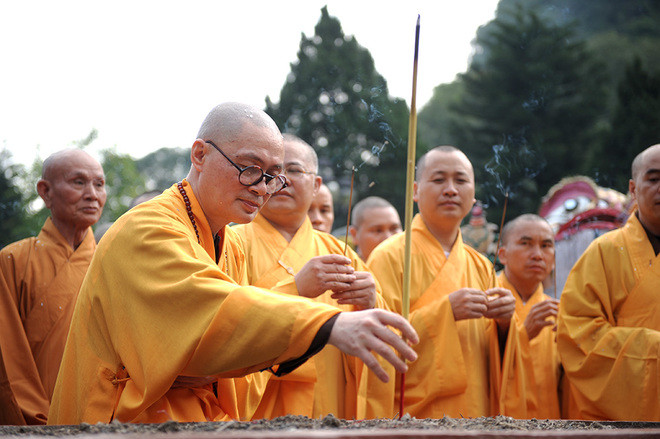 Chùa Hương đón hàng nghìn du khách ngày khai hội ảnh 7