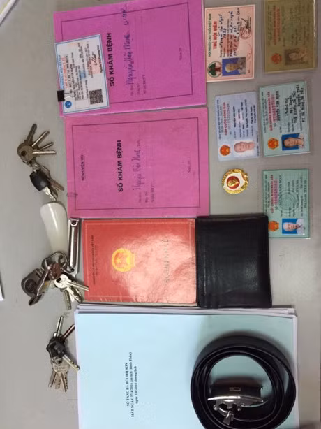 CSGT nhat duoc chiec cap co hon 40 trieu dong tra lai chu nhan - Anh 2