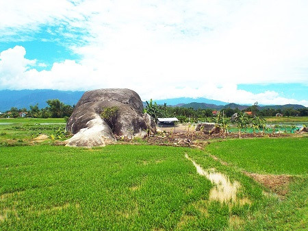 Ám ảnh ngôi làng liên tục bị sét đánh ở Khánh Hòa - Ảnh 1 Am anh ngoi lang lien tuc bi set danh o Khanh Hoa - Anh 1