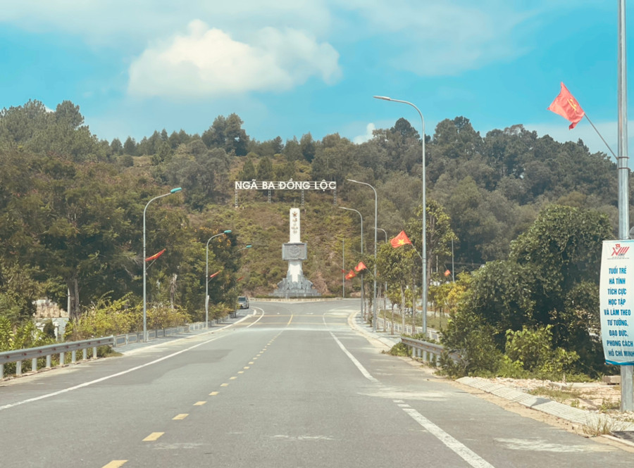 Khu di tích lịch sử quốc gia đặc biệt Ngã ba Đồng Lộc.