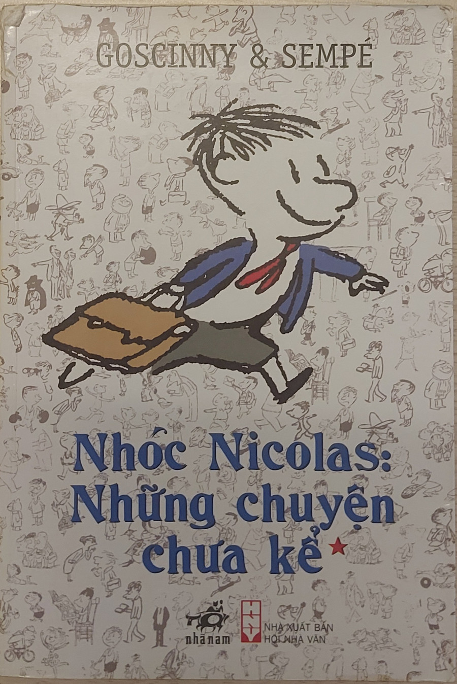 &apos;Nhóc Nicolas: Những chuyện chưa kể I&apos; được kể bằng giọng văn trong trẻo, hài hước, hồn nhiên của nhà văn Pháp Goscinny… Ảnh: Tấn Quyết.