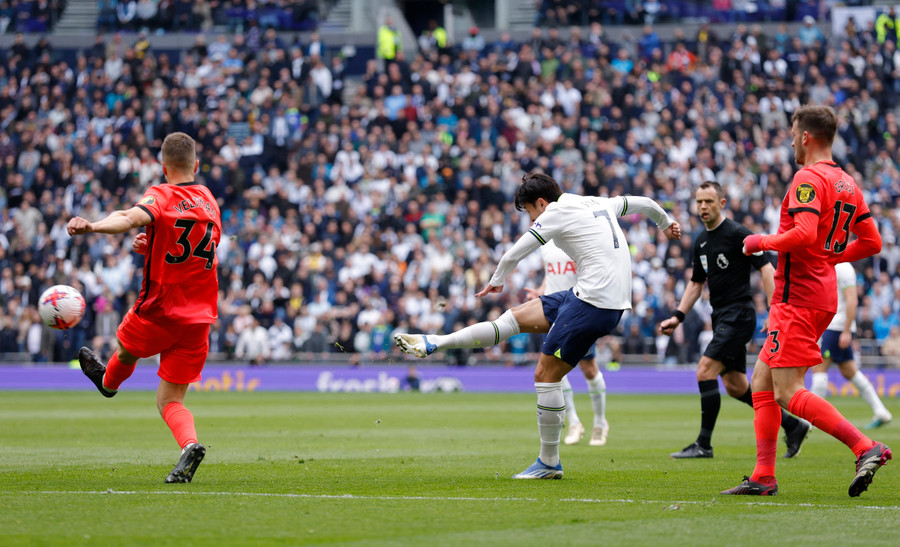 Son Heung-min (số 7) ghi bàn thắng thứ 100 ở giải Ngoại hạng Anh. Son Heung-min (số 7) ghi bàn thắng thứ 100 ở giải Ngoại hạng Anh.