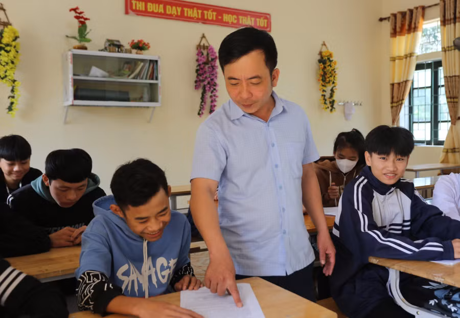 Thầy giáo Phan Văn Toàn.