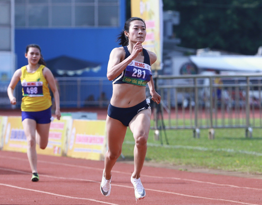Lê Tú Chinh &apos;chạy thử&apos; tại Cúp Tốc độ 2023.