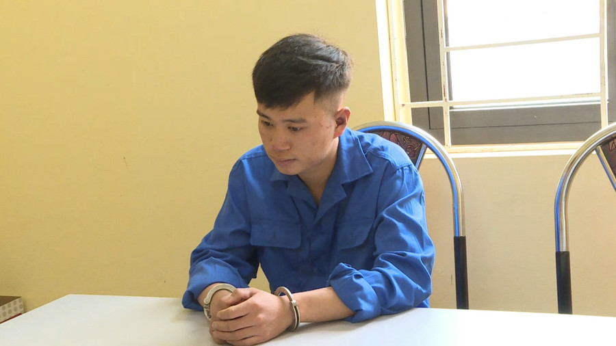 Sa Việt Hoàng tại cơ quan Công an.