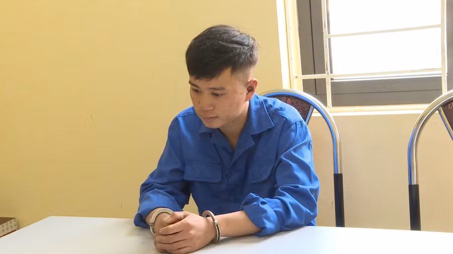 Sa Việt Hoàng tại cơ quan Công an.