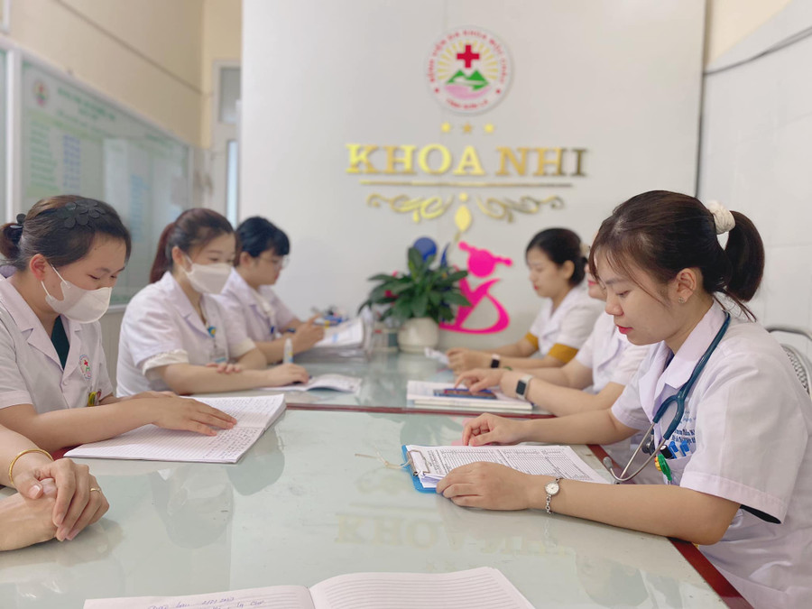 Đội ngũ y, bác sỹ Bệnh viện Đa khoa Mộc Châu giao ban trao đổi kinh nghiệm. Đội ngũ y, bác sỹ Bệnh viện Đa khoa Mộc Châu giao ban trao đổi kinh nghiệm.