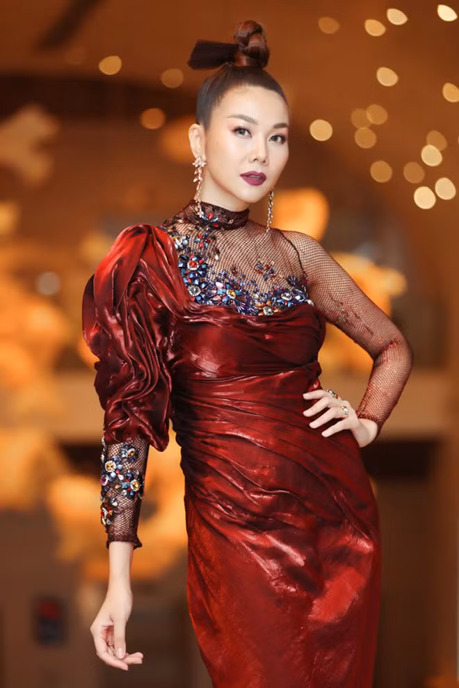 Trước đó vào năm 2011, Vũ Khắc Tiệp từng tuyên bố sẽ không bao giờ hợp tác với Thanh Hằng vì thái độ và cách làm việc của chân dài này.