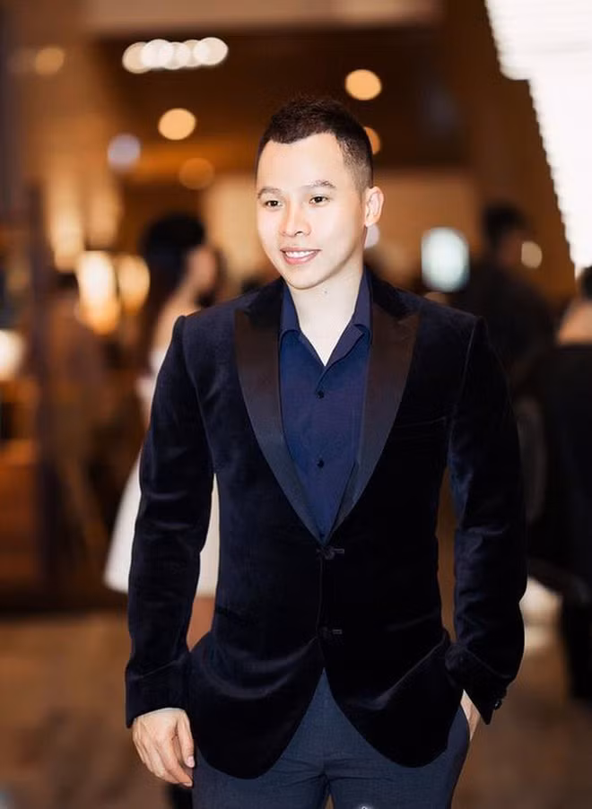 Động thái này của "ông bầu Venus" khiến nhiều người cho rằng mối quan hệ giữa anh và Thanh Hằng đã không còn căng thẳng như xưa.