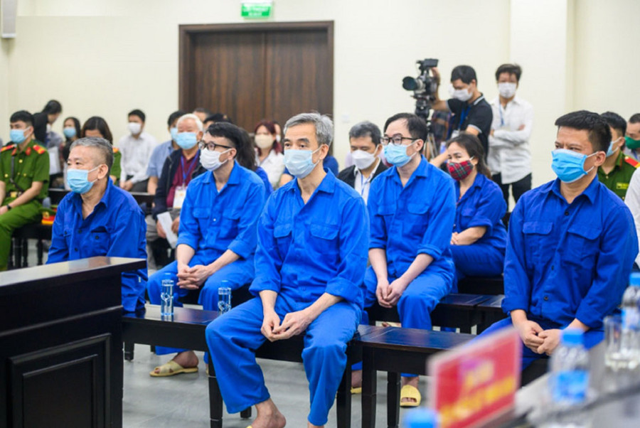 Toàn cảnh phiên xét xử vụ án ngày 17/4. Ảnh: Trọng Phú Toàn cảnh phiên xét xử vụ án ngày 17/4. Ảnh: Trọng Phú