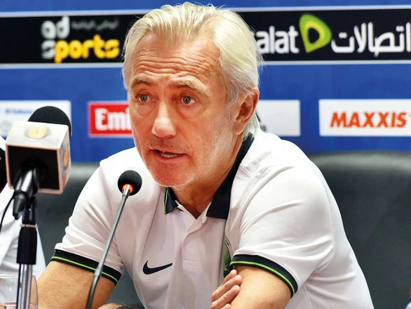 UAE lần thứ 2 sa thải Bert van Marwijk do thành tích không tốt tại vòng loại World Cup 2022 khu vực châu Á. 