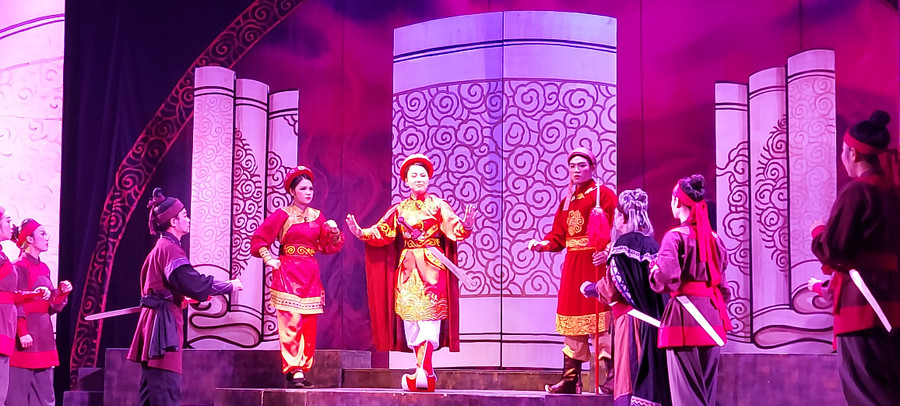 Kịch bản 'Nữ tướng Lê Chân' của tác giả Lê Công Phượng được Nhà hát Tuồng Việt Nam dàn dựng năm 2022. Ảnh: Bình Thanh Kịch bản 'Nữ tướng Lê Chân' của tác giả Lê Công Phượng được Nhà hát Tuồng Việt Nam dàn dựng năm 2022. Ảnh: Bình Thanh