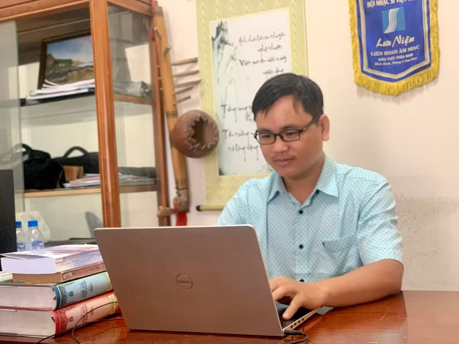 Với tác giả Lê Công Phượng, viết kịch bản về đề tài lịch sử chắc tay thì không bao giờ là mô tả lịch sử đơn thuần. Ảnh: NVCC.