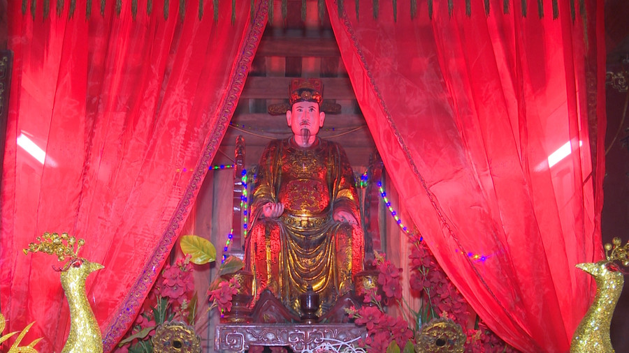 Tượng thờ Hoàng giáp Quách Hữu Nghiêm tại đền Côn Giang xã Sơn Hà (Thái Thụy - Thái Bình).